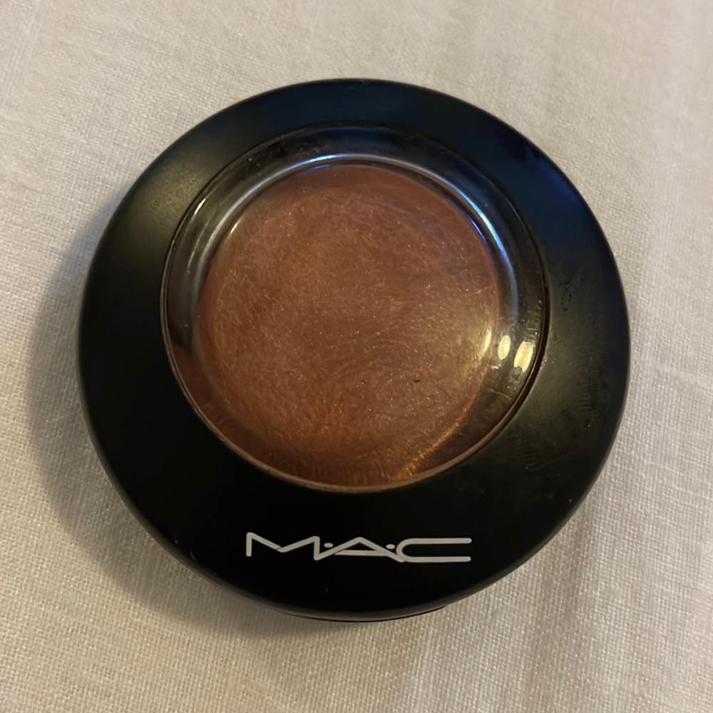 MAC Cosmetics - Picture 2 of 5
